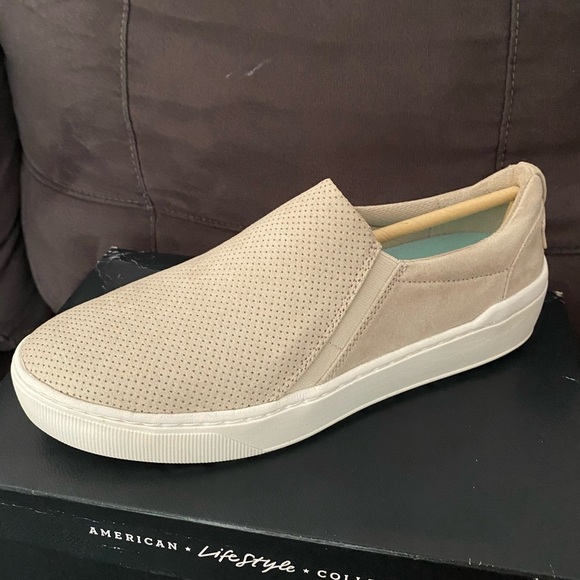 Dr. Scholl's Shoes - NEW Slip on, Dr.Scholl’s Comfort Shoe